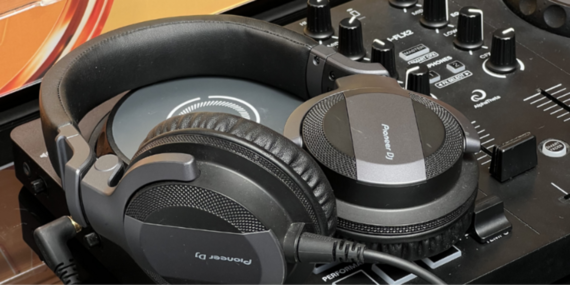 Controller vs All-in-One: One Is Easier to Start, One Feels More Self-Contained